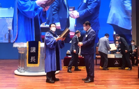 이종승 목사, 백석대에 古성경 등 유물 4점 기증