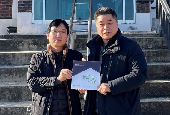 굿네이버스 강원지부, 화천 신광교회에 좋은이웃교회 현판 전달