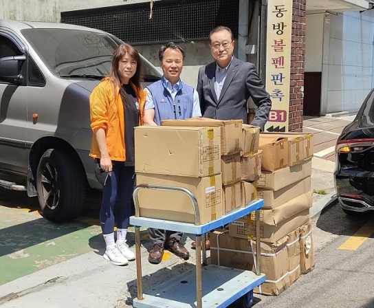 동방물산, 세기총에 문구류 등 후원물품 전달
