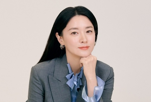 배우 이영애, 쌍둥이 자녀와 선한 나눔 실천