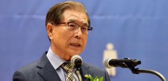 동국성신(주) 강국창 회장, 태백시 5개 교회에 심장자동충격기 전달