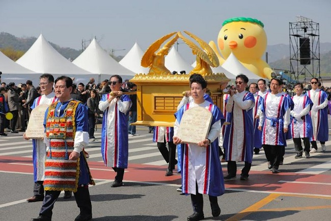 퍼레이드 언약궤.jpg