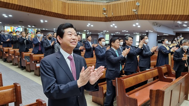 새한서 박수.jpg