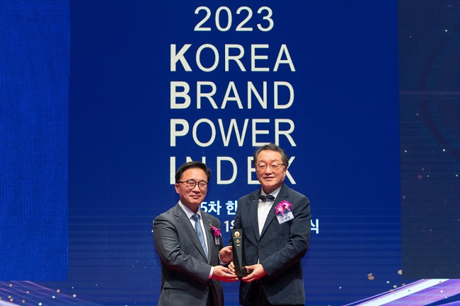 [이미지 자료] 월드비전, 브랜드파워 NGO부문 3년 연속 1위 수상.jpg