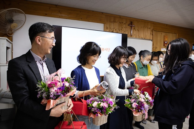 [이미지 자료] 2.월드비전이 한화생명 임직원들과 함께 릴레이 재능기부 활동을 펼쳤다..jpg
