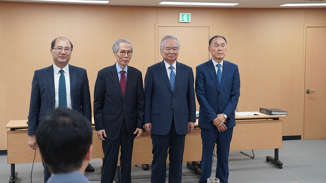 [사진1]신 임원 소개(왼쪽부터 회계 이선균 목사, 서기 김현배 목사, 이사장 김순권 목사, 부이사장 김경원 목사).jpg