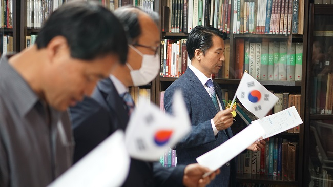 육이오 태극기.jpg