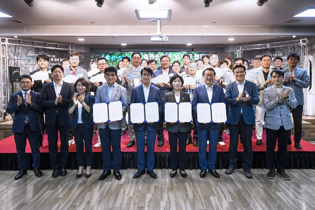 [이미지 자료]1. 월드비전이 현대차그룹, 환경부, 사회복지공동모금회와 지역사회 친환경차 저변 확대 및 사회복지기관 지원을 위한 다자간 업무협약을 체결했다..jpg