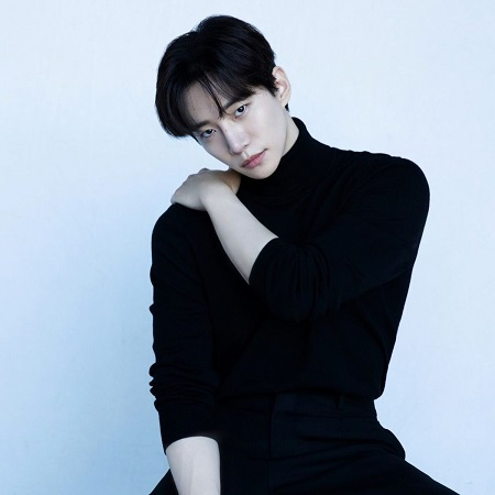 [이미지 자료] 월드비전이 준호 홍보대사의 팬클럽 ‘디시인사이드 이준호 갤러리’로부터 결식우려아동을 위한 쌀과 라면을 전달받았다..jpg