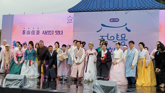 정약용문화제에서 가진 다산한복모델 패션쇼.jpg