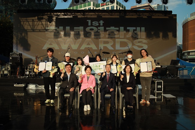 20231014_제1회 청년영화제_단체사진 (1).JPG