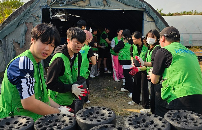 1. 백석문화대 사회복지학과, 2023 사랑의 연탄배달 진행.jpg