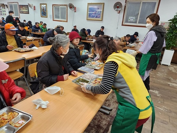 참 식사 나눔.jpg