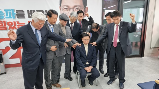 박정훈 안수.jpg