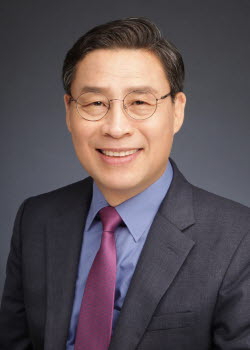[크기변환]장헌일 목사.jpg