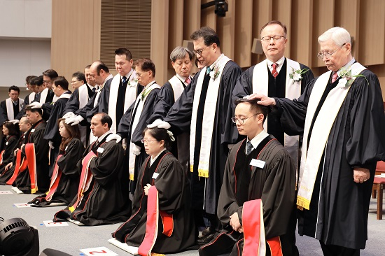 카이캄 안수식.jpg