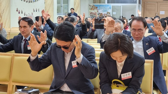 원희룡 기도.jpg