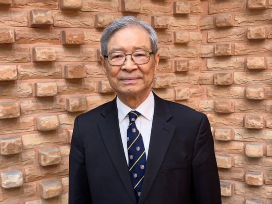 웨이크 민경배.jpg