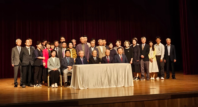웨이크 단체.jpg