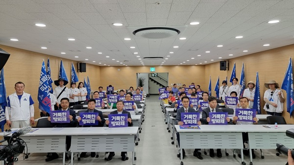 거룩한 단체.jpg