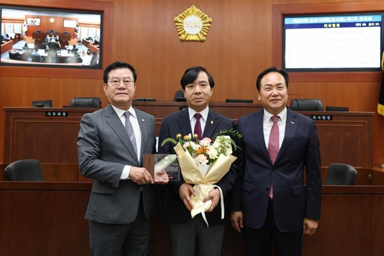 2024-09-02 한신대 강성영 총장, 오산시의회 명예의장 위촉(1).jpg