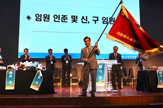 강대석 깃발.jpg