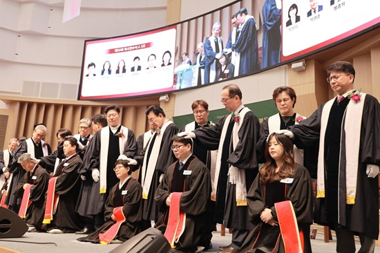 카이캄 안수.jpg