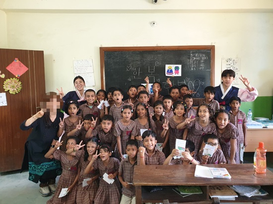 학교단체사진.jpg