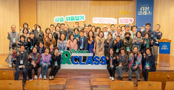 사진_리본클래스 1회차에 참석한 참가자들의 기념 사진.jpg
