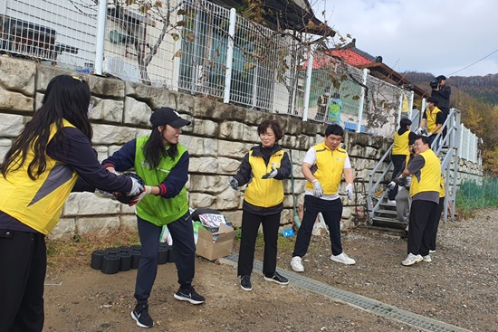 1. 백석문화대 사회복지학과, 연탄배달 봉사.jpg