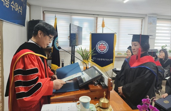 졸업 수여.jpg