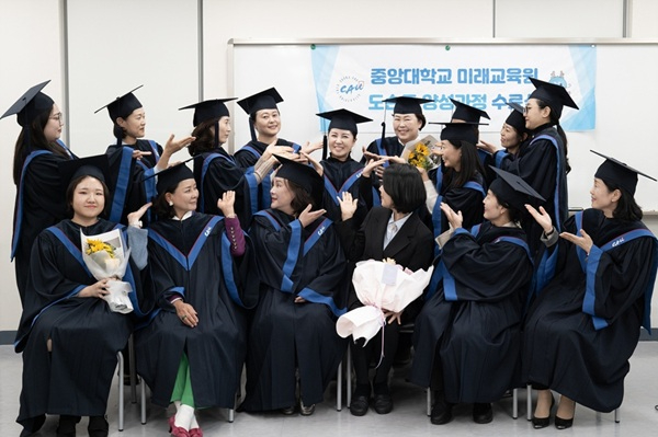 중앙대학교 미래교육원 도슨트 양성 과정 수료식.jpg
