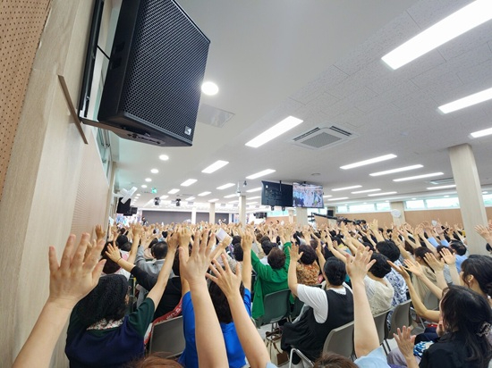 기도원 손.jpg