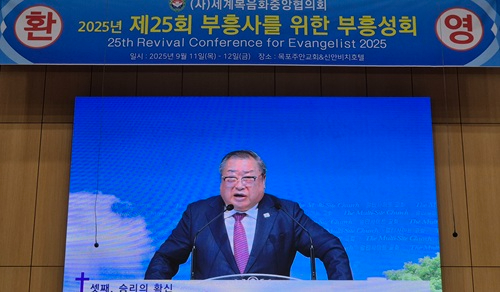 엄기호 목사.jpg