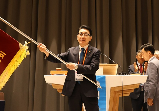 정정인 목사.jpg