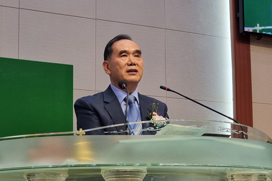 호헌 안상운.jpg