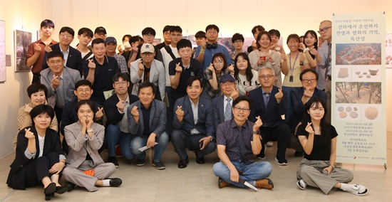 2025-09-15 한신대 박물관, ‘신라부터 조선까지 전쟁과 평화의 기억, 독산성’ 특별전시 열어(1).JPG