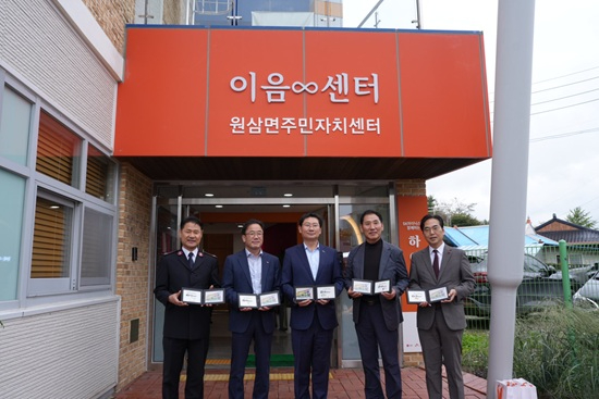 [메인] 한세종 구세군 서기장관, 정상록 SK하이닉스 부사장, 이상일 용인특례시장, 김성기 원삼면주민자치위원회 위원장, 김효진 경기사회복지공동모금회 사무처장.JPG
