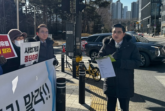 이훈 목사.jpg