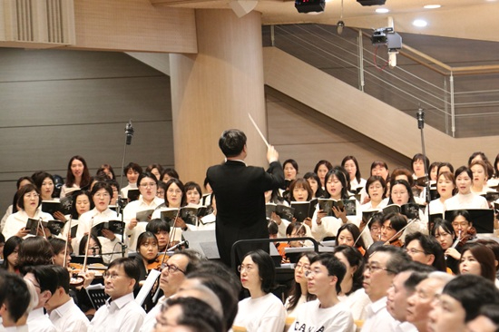 새에덴 지휘자.JPG